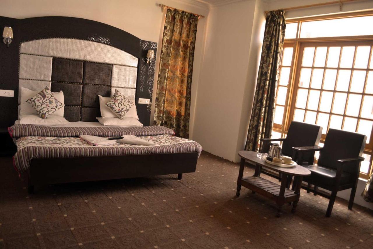 Hotel Al Azrah Srinagar  Ngoại thất bức ảnh