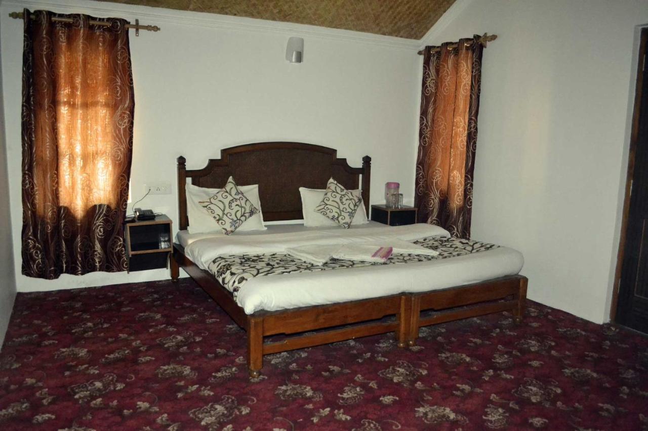 Hotel Al Azrah Srinagar  Ngoại thất bức ảnh