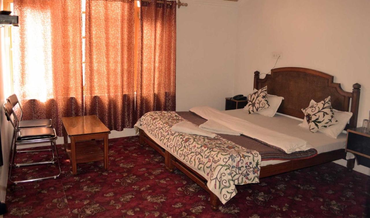 Hotel Al Azrah Srinagar  Ngoại thất bức ảnh