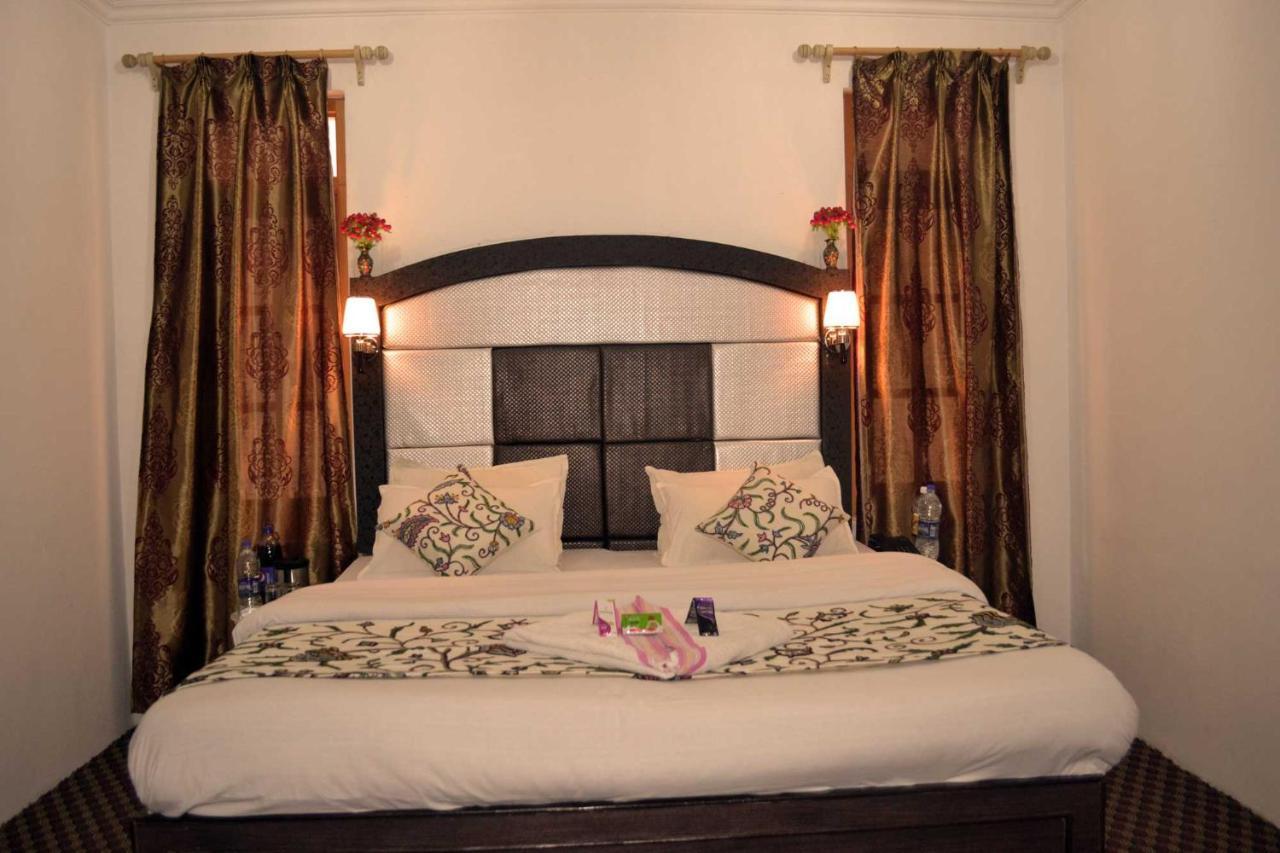 Hotel Al Azrah Srinagar  Ngoại thất bức ảnh