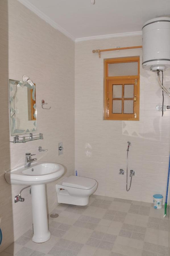 Hotel Al Azrah Srinagar  Ngoại thất bức ảnh