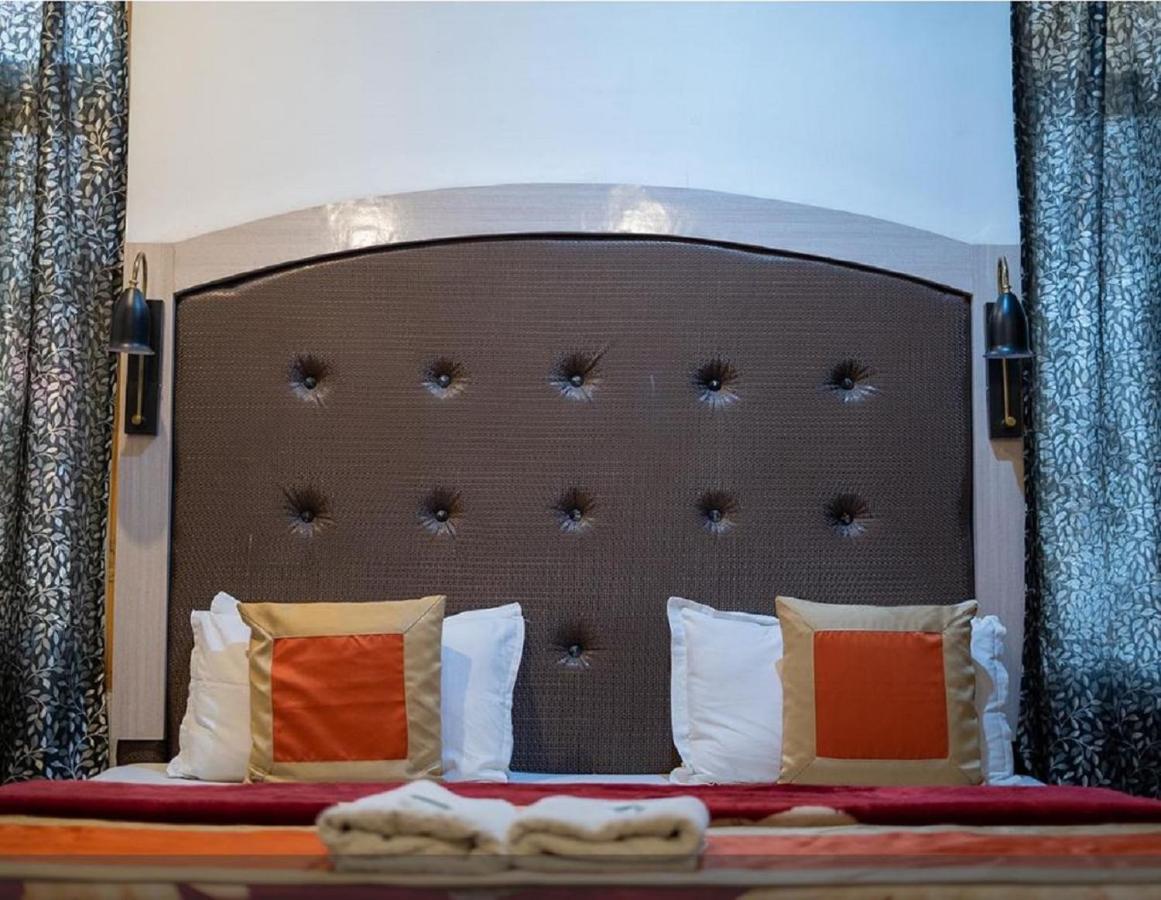 Hotel Al Azrah Srinagar  Ngoại thất bức ảnh